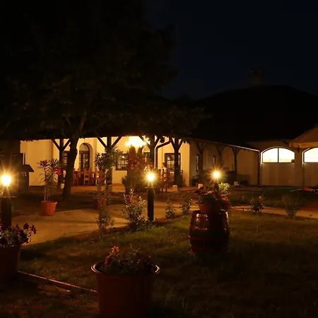 Bohem Birtok Es Csarda Holiday park *