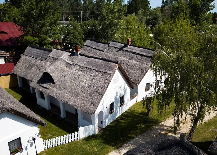 Bohem Birtok Es Csarda Tatil parkı